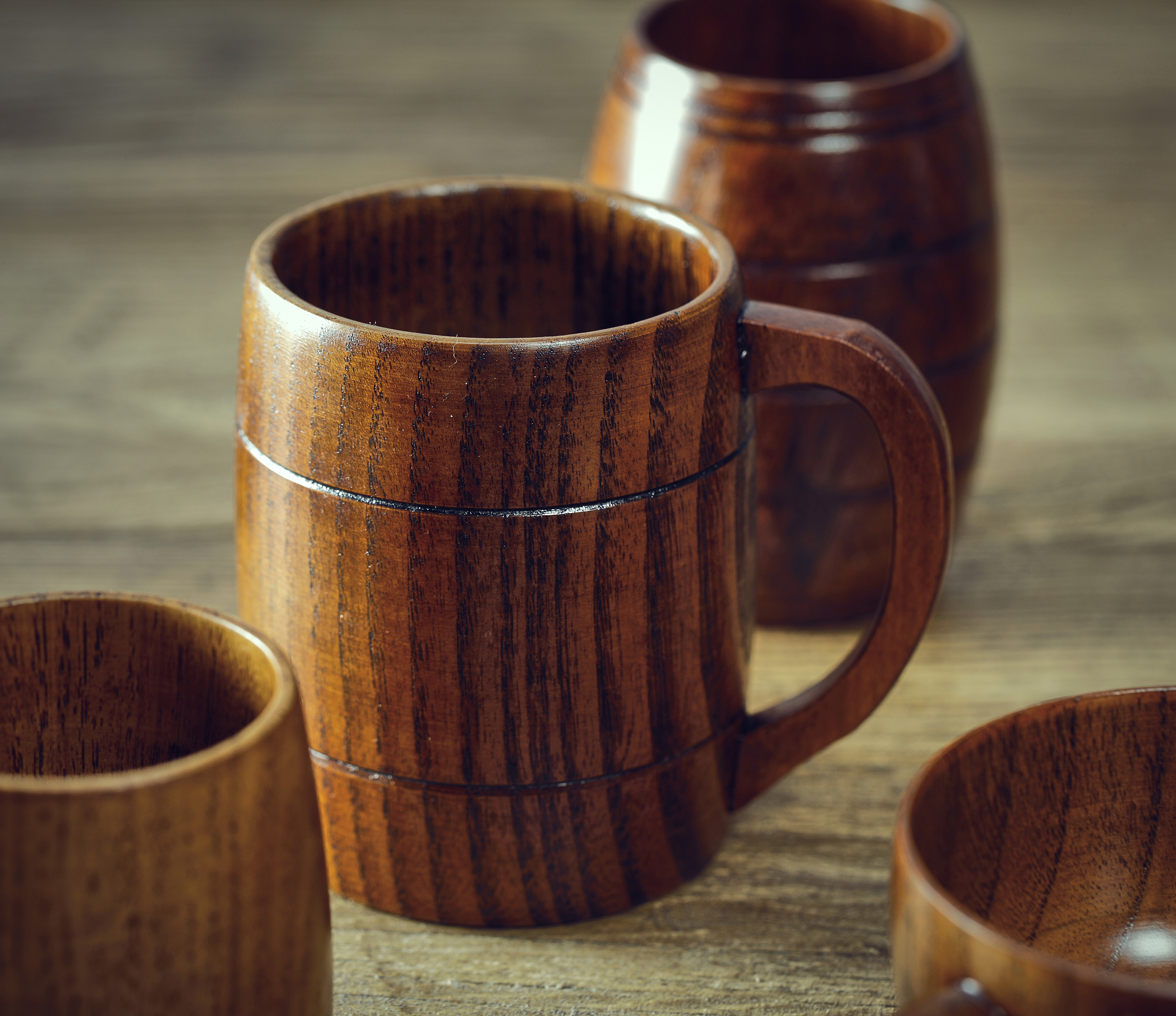 产品摄影静物摄影产品拍摄杯子木制品啤酒杯家居用品