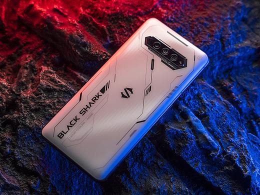 黑鲨4S Pro：红蓝，出击！