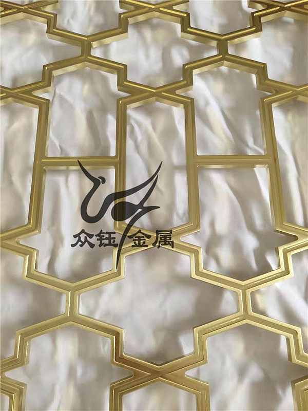 酒店钛金铝艺雕花镂空屏风 铝板雕刻屏风隔断