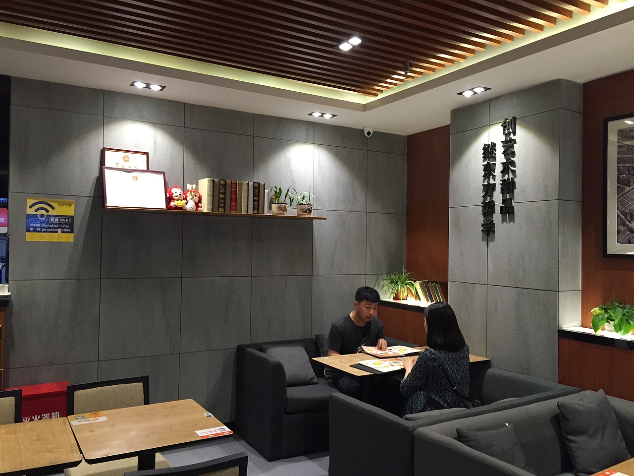 现代餐厅都这么装修啦，越来越多的年轻人都喜欢~（图ZMjAyMTkzMjA4） - 家装设计 - 站酷设计师马上吉祥2014原创素材 - 站酷ZCOOL