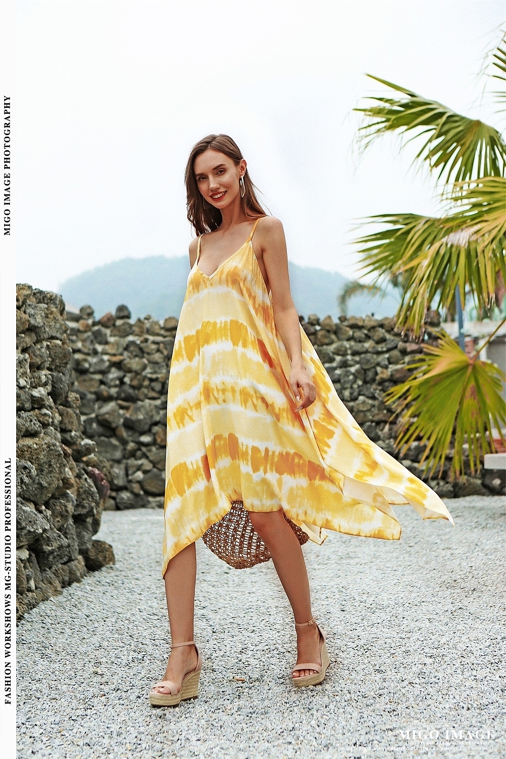 跨境电商模特拍摄亚马逊外景拍摄ins风度假风