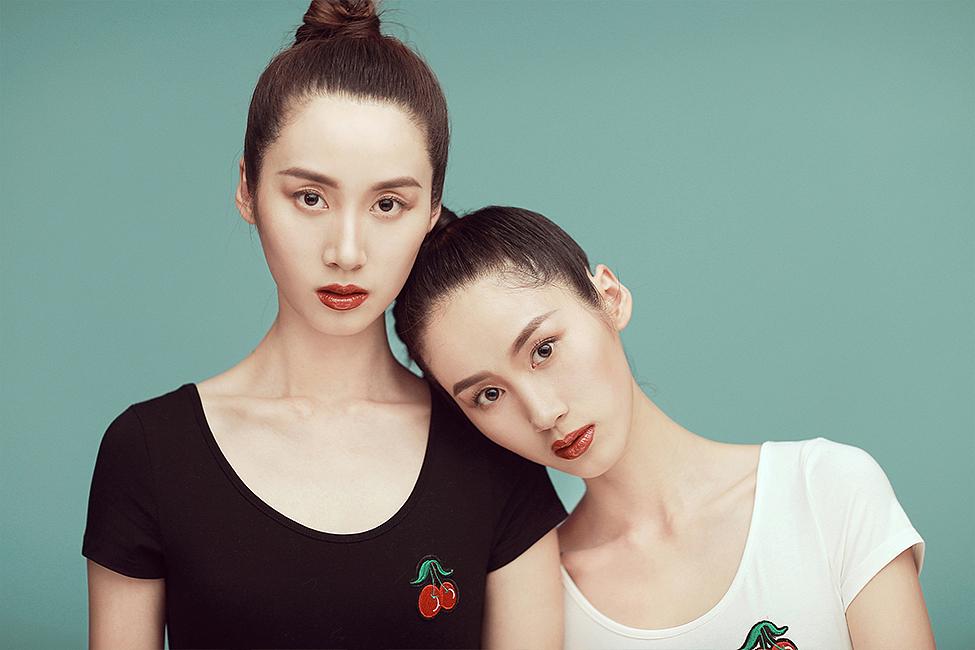 【伊娃摄影闺蜜样片】双生（图ZODY5NjY3NzI=） - 人像摄影 - 站酷设计师伊娃摄影原创素材 - 站酷ZCOOL