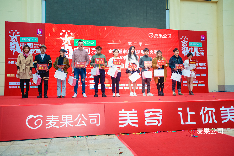 麦果 美寄 如颜套装三生三世主题海报+中国新歌声拍摄
2.将青春定格液和定格精华按照等比例的量倒入套盒中配送带刻度的空瓶中，摇匀后使用，效果更佳。<br><br>3.根据个人肌肤需求，完成前面两步后，可涂抹点面霜，然后涂抹BB，也可直接涂抹BB。<br><br><br><br>调配使用方法：<br>取相应的“青春定格液”和“青春定格精华”至20ml的调配喷雾瓶当中，然后盖上泵头用力摇晃瓶子至“青春定<br>格液”和“青春定格精华”完全混合在一起。<br><br>年龄阶段：18-23按6（定格液）：1（精华）的调配比例。<br><br>年龄阶段：24-29按5（定格液）：1（精