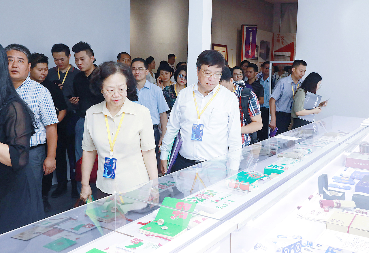 融（图ZMjAyNDA0MDA0） - 品牌 - 站酷设计师谢谢设计原创素材 - 站酷ZCOOL