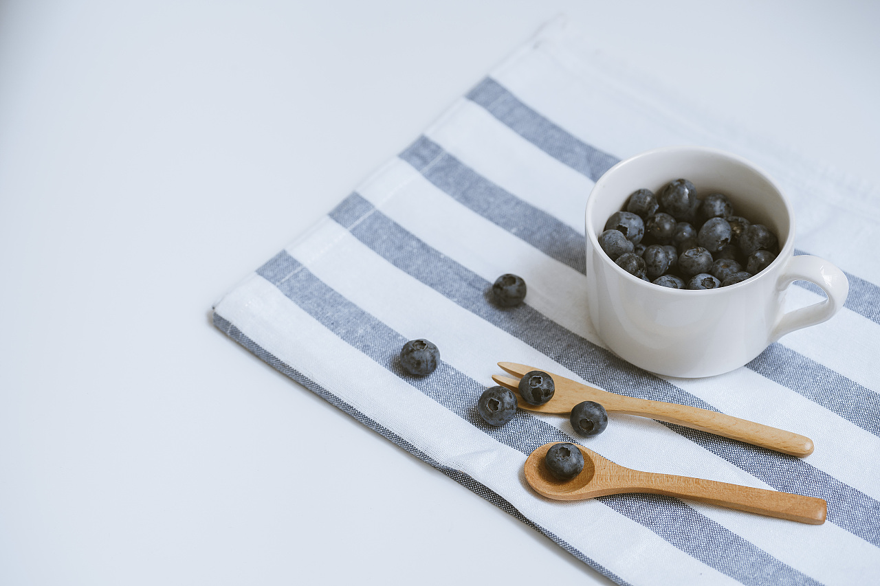 这是第二组极简练习照片,蓝莓版|摄影|静物|rex陆路 - 原创作品