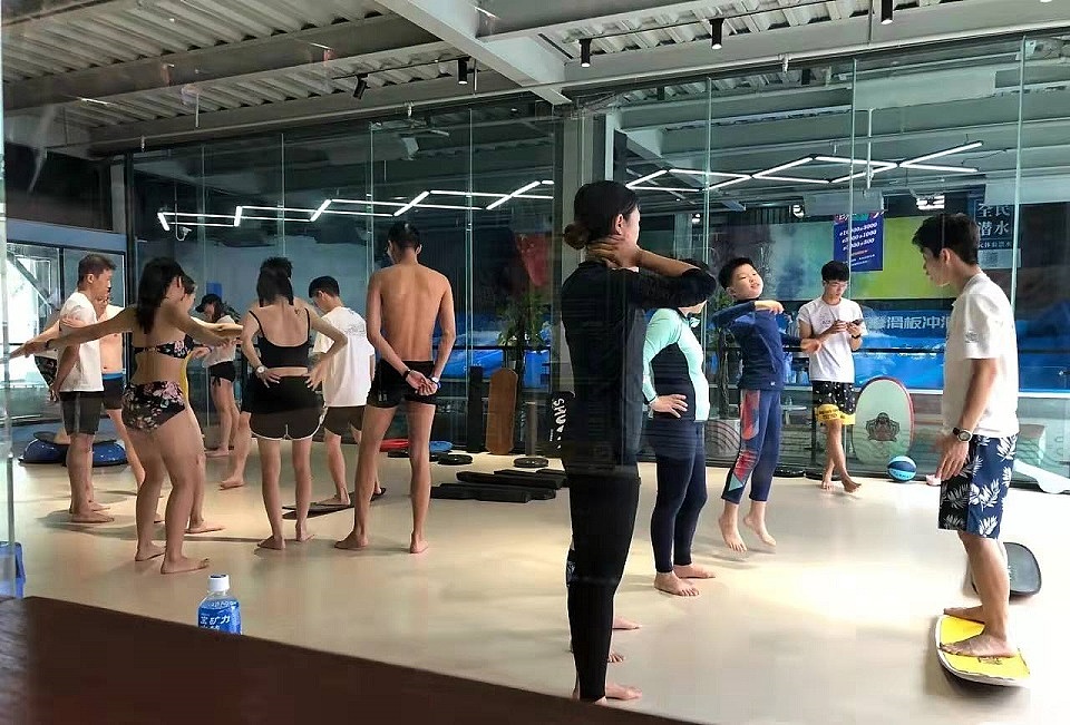 上海大型冲浪设备租售 水上冲浪模拟器 室内滑板冲浪馆