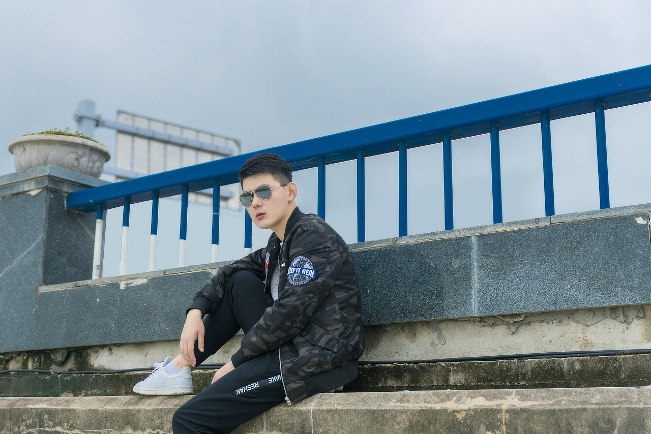 男生人像摄影湖边海边街拍