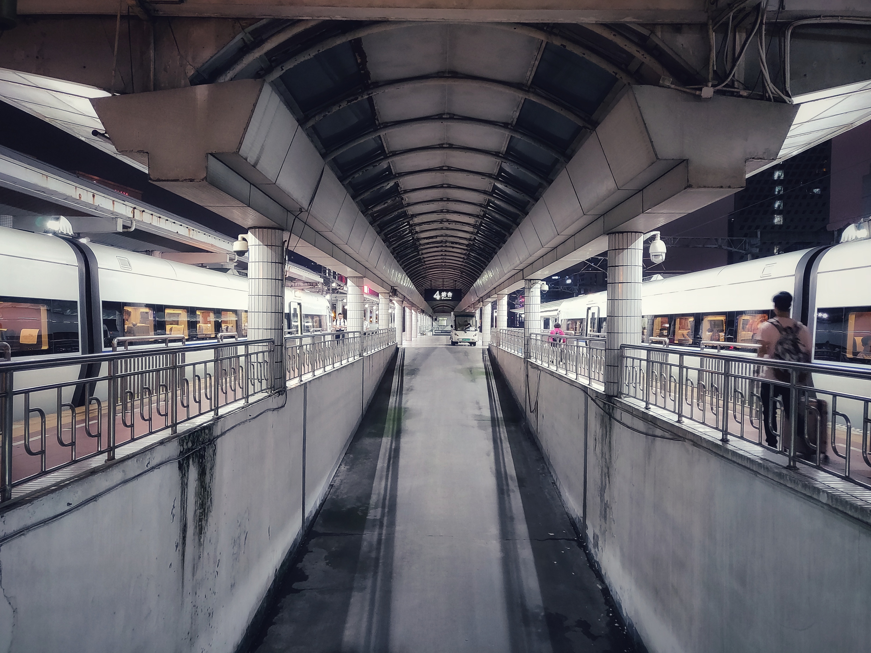 城市火车站,旅途的起点或终点|摄影|人文/纪实|我是格子 - 原创作品