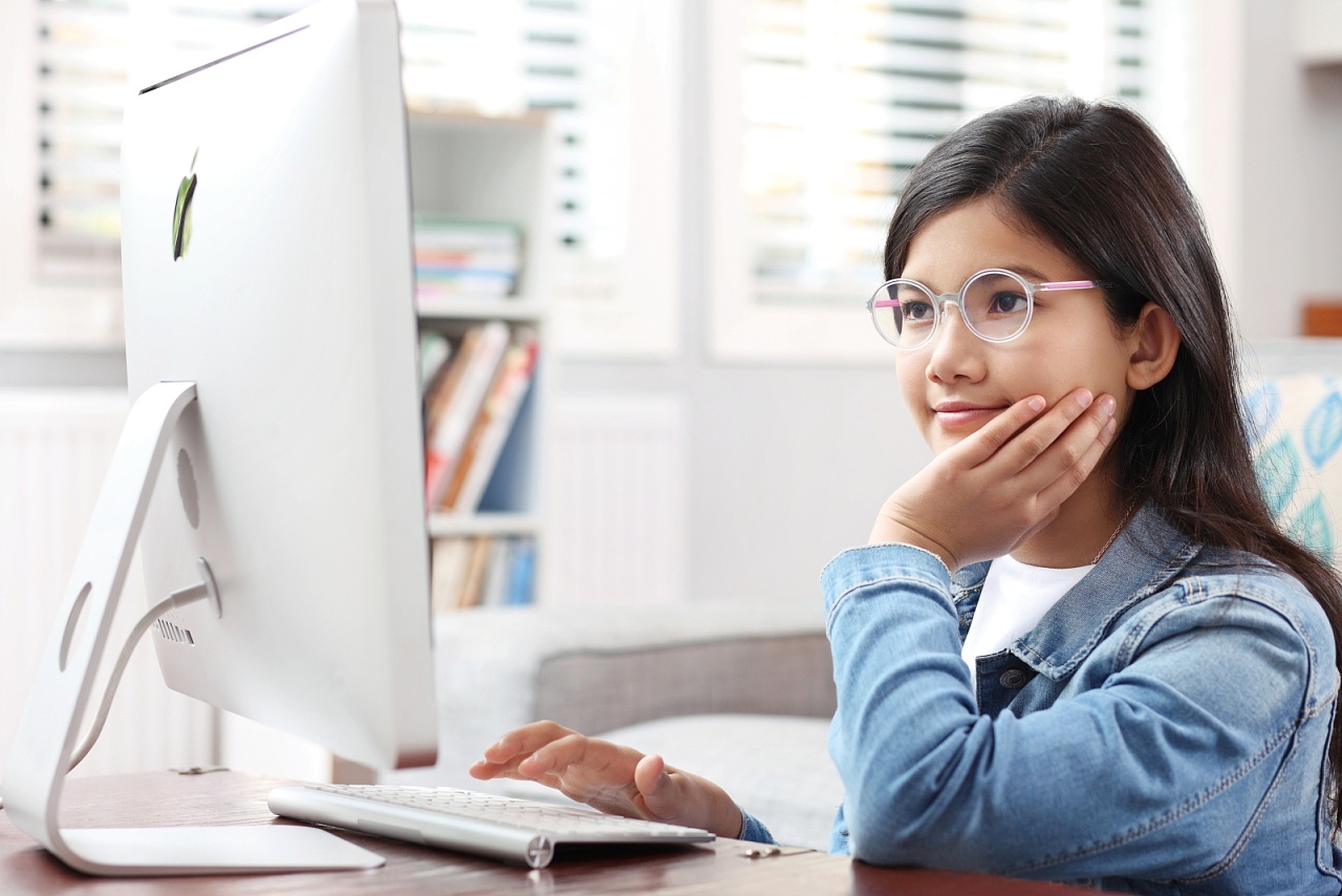 mo眼镜广告片(一)