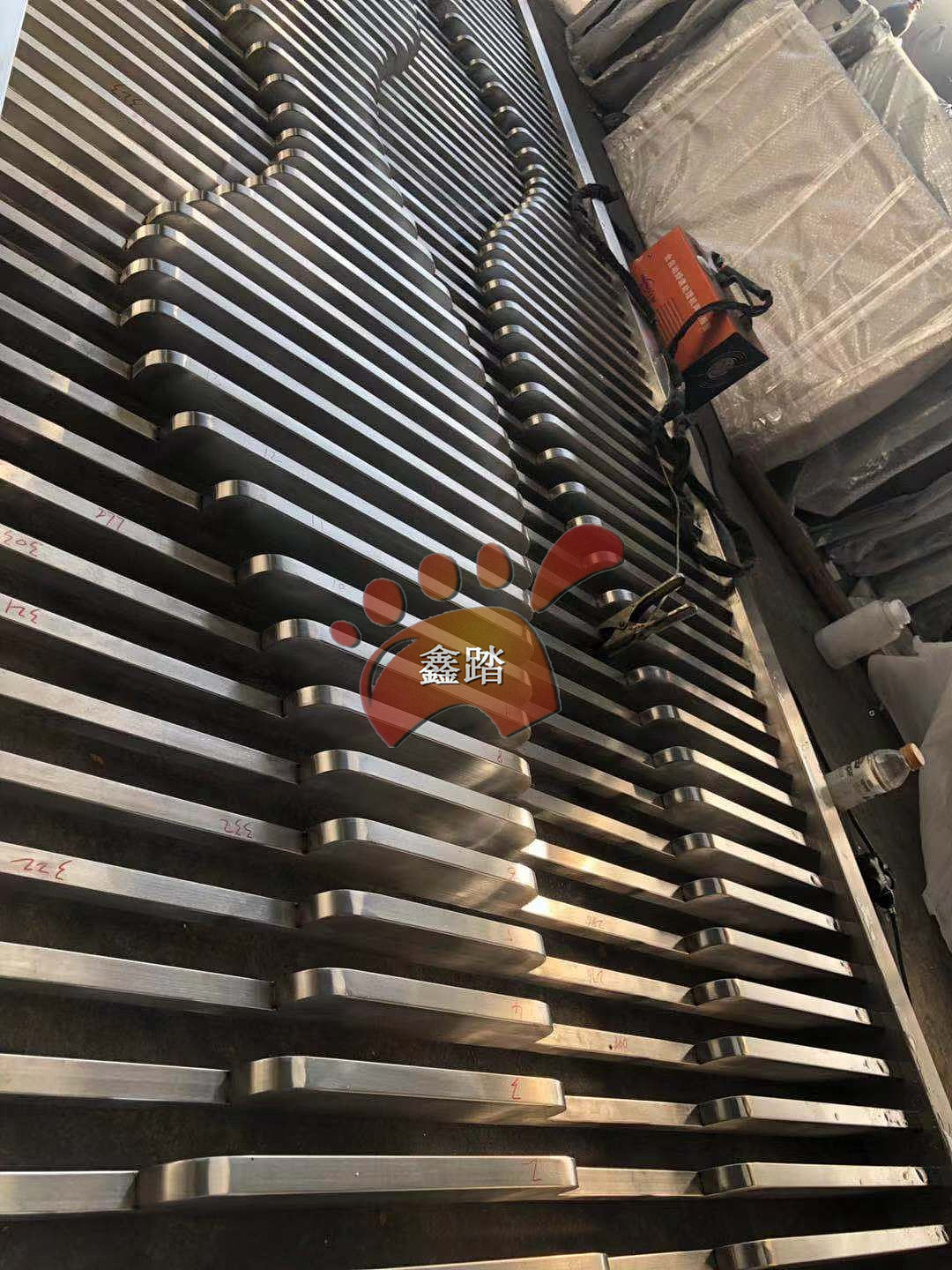 楼盘山峦不锈钢背景墙屏风 特色创意曲面不锈钢景墙（图ZMTg4MTM1MTgw） - 工艺品设计 - 站酷设计师高端金属制品原创素材 - 站酷ZCOOL