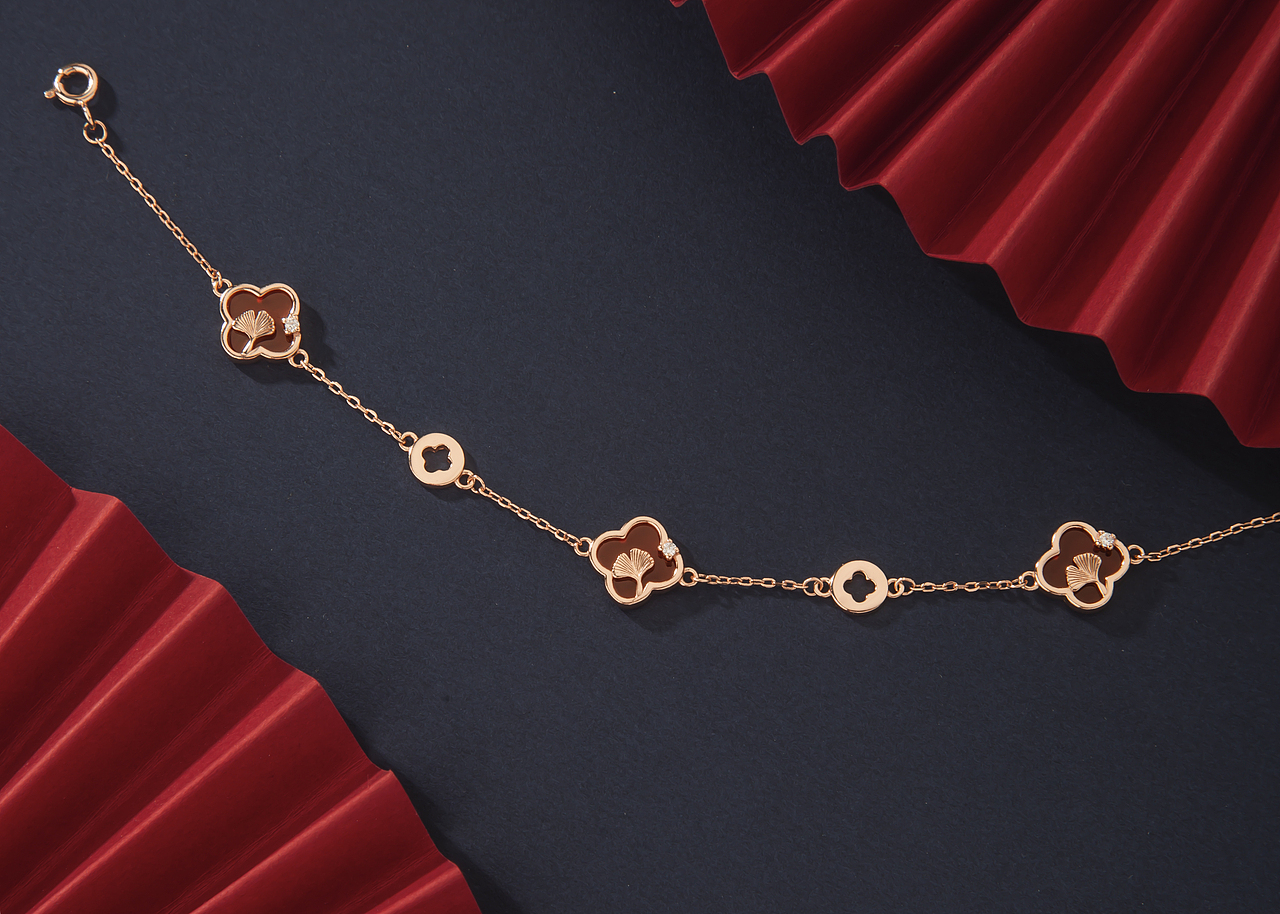 四叶草项链手链套装（图ZMzU2NzI1NDI0） - 产品摄影 - 站酷设计师屿昕原创素材 - 站酷ZCOOL