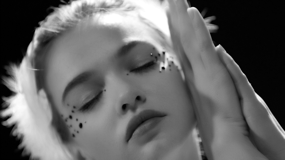 内衣摄影 服饰摄影 黑天鹅 tvc视频宣传片 乐趣文化（图ZMjkyNTgzODYw） - 产品摄影 - 站酷设计师乐趣视觉营销原创素材 - 站酷ZCOOL