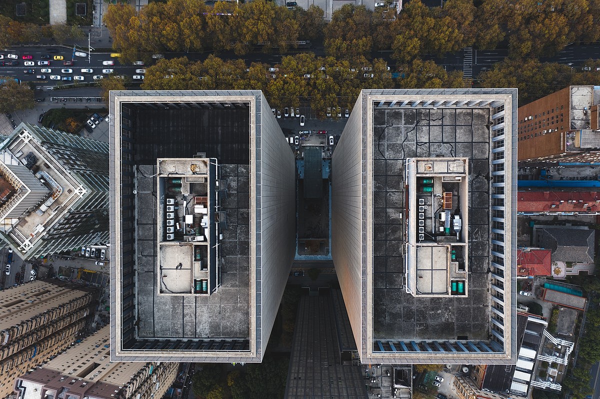 高处俯视双塔楼