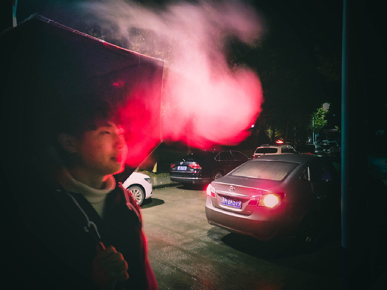发现10岁的弟弟悄悄抽烟，该如何正确引导？(发现10岁的弟弟悄悄抽烟,该如何正确引导他们)