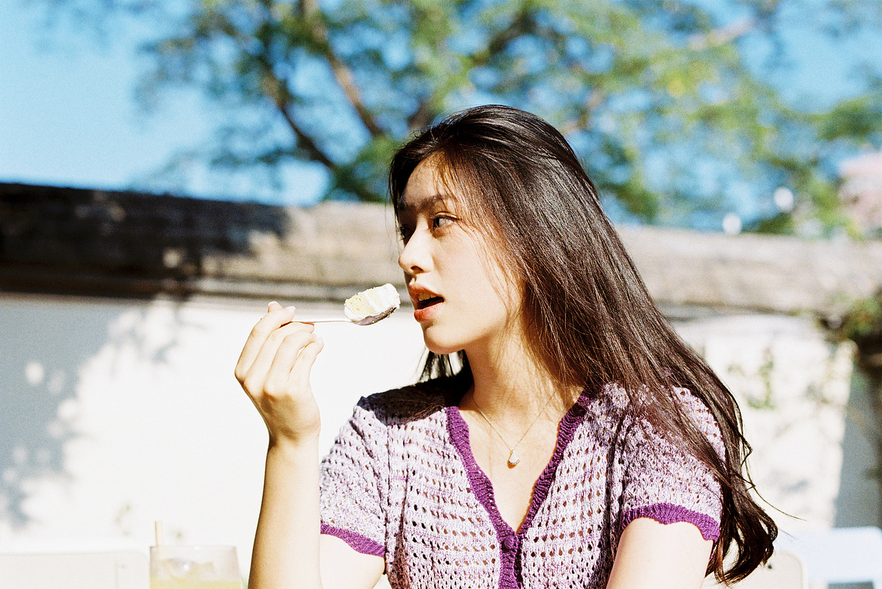 落日咖啡廳（圖ZMzE4NTkzNTg0） - 人像攝影 - 站酷設(shè)計(jì)師小新的廢物點(diǎn)心原創(chuàng)素材 - 站酷ZCOOL