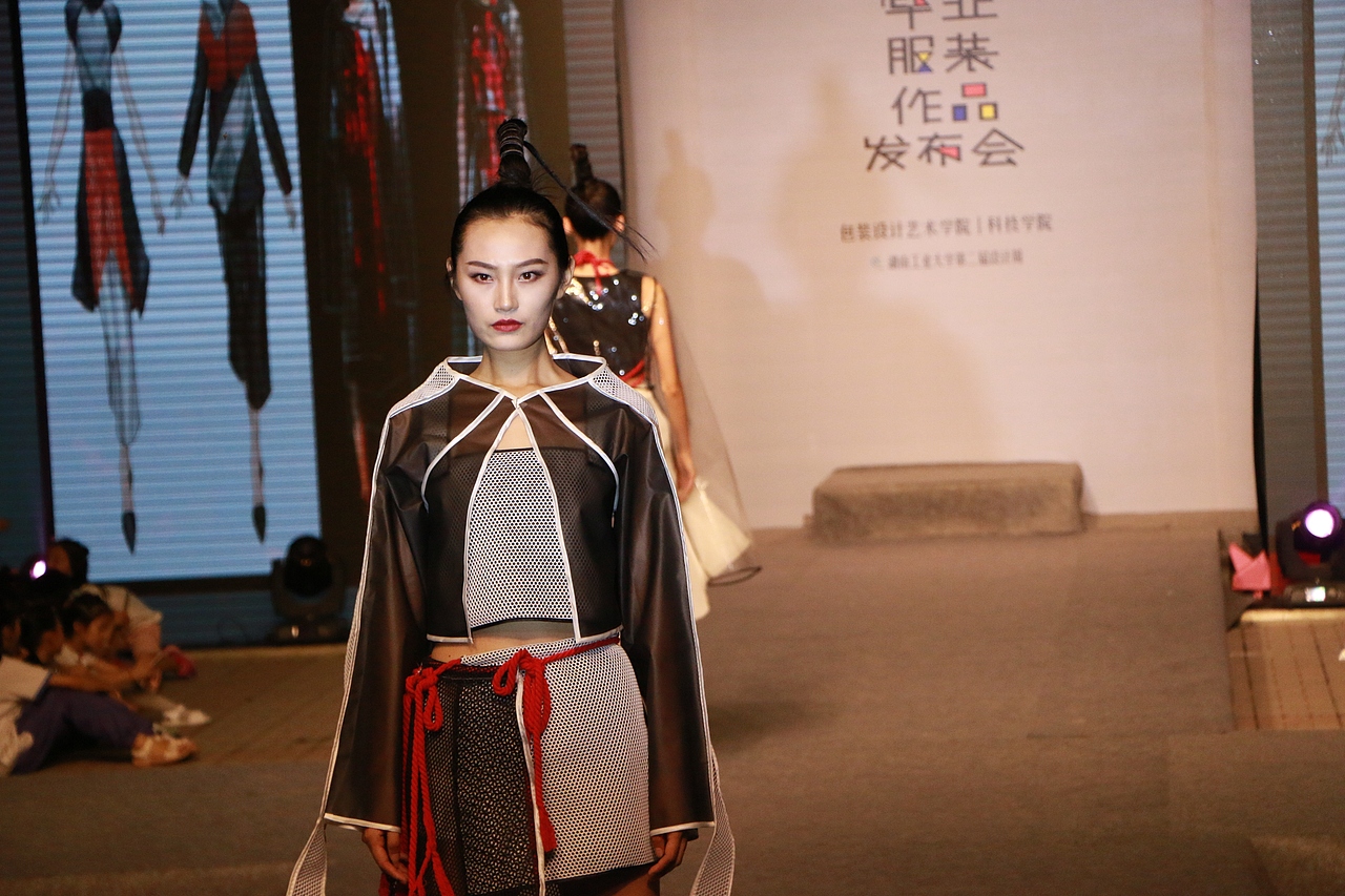 #2018毕业展#湖南工业大学2018届毕业服装作品发布会（图ZMTE4MzA4MzA4） - 人文/纪实摄影 - 站酷设计师梁小样原创素材 - 站酷ZCOOL