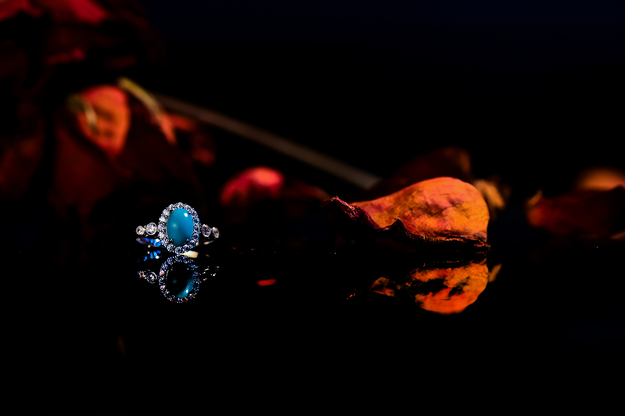 绿松石戒指与玫瑰花的结合（图ZMjc1NzA4NDY0） - 产品摄影 - 站酷设计师南波万摄影版原创素材 - 站酷ZCOOL