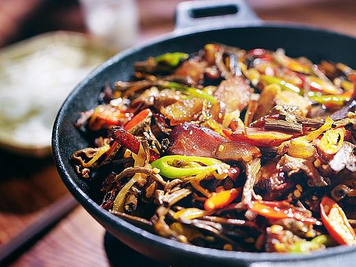 干锅腊肉茶树菇 | 味蕾时光