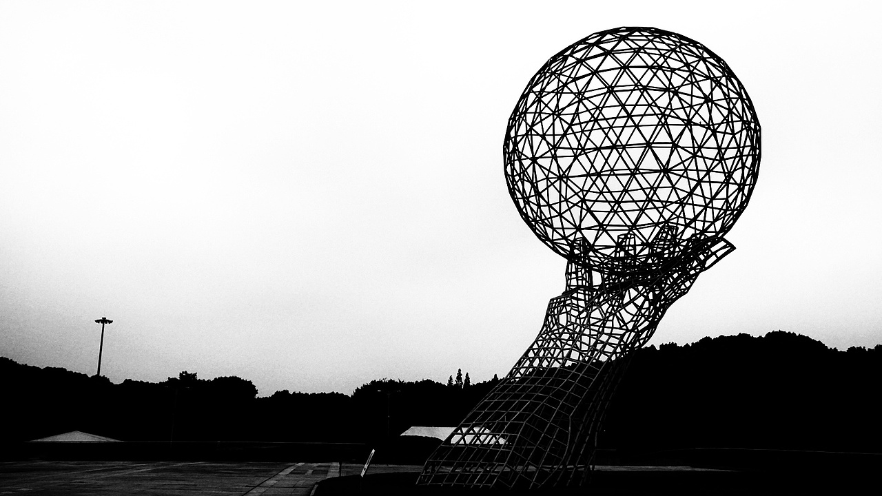 #东方绿洲# 镂空雕塑黑白艺术 2018.7.7（图ZMTIwODU2NDI0） - 环境/建筑摄影 - 站酷设计师keke奇遇记原创素材 - 站酷ZCOOL