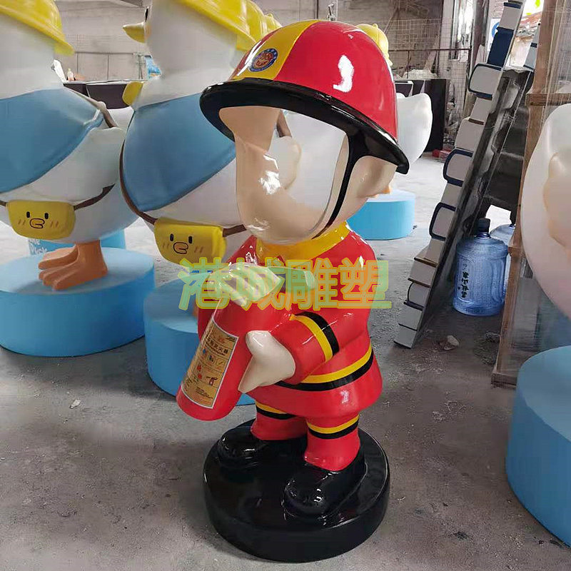 网红商业街打卡点合拍镂空玻璃钢消防员卡通公仔雕塑厂
