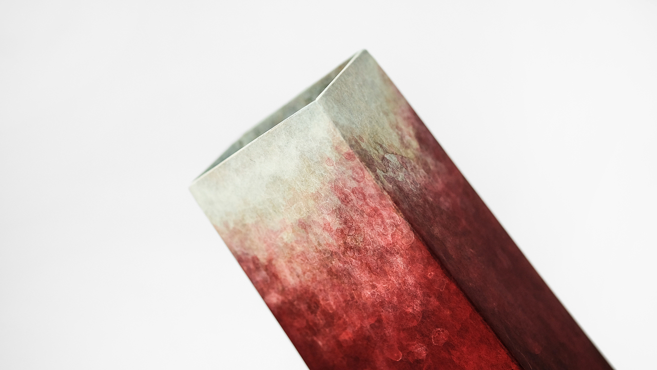 晨曦霞露-红花瓶