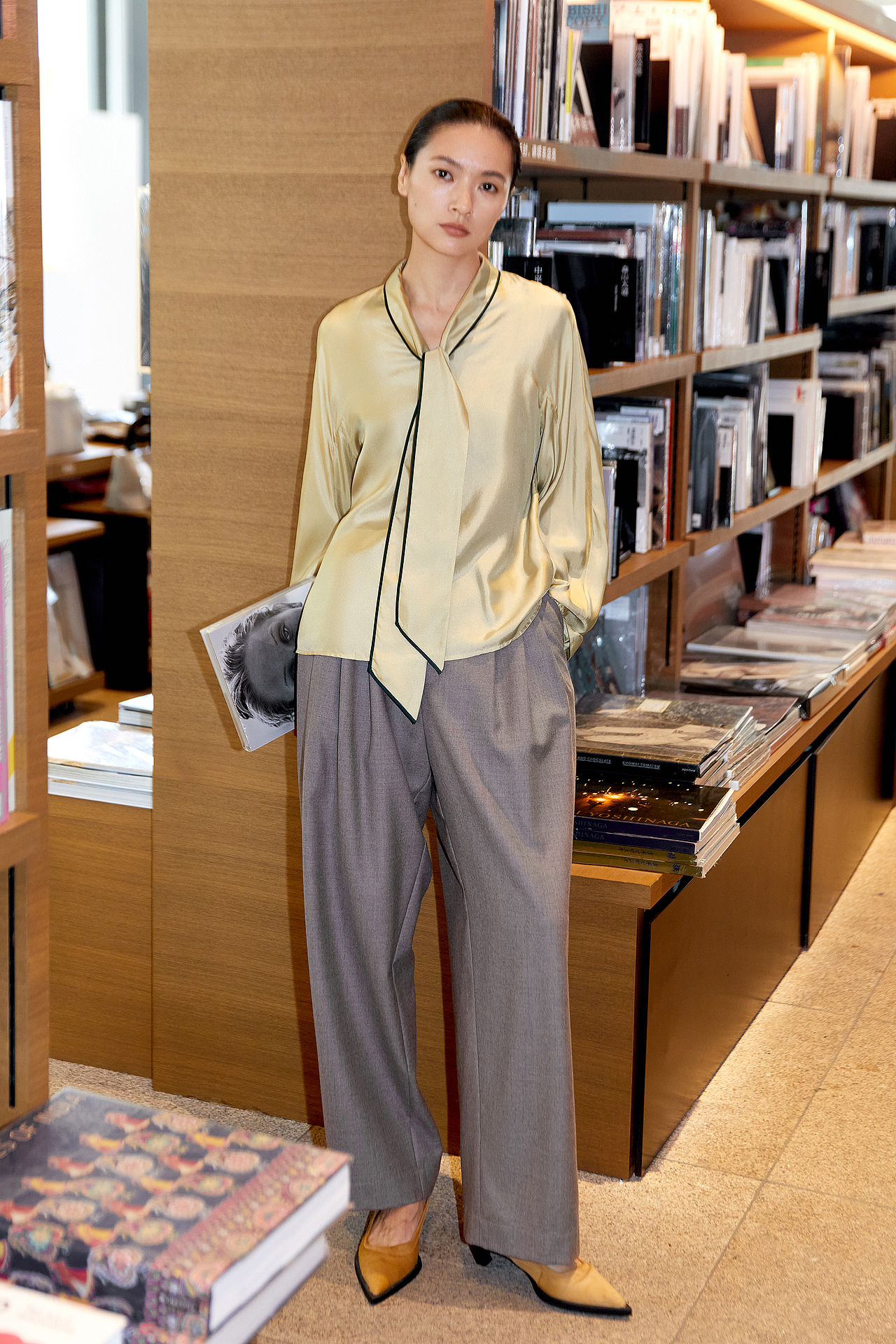 HEIBAI • 电商 | LESS‘ 女装街拍（图ZMzI0MTE3NTYw） - 人像摄影 - 站酷设计师杭州黑白影像原创素材 - 站酷ZCOOL