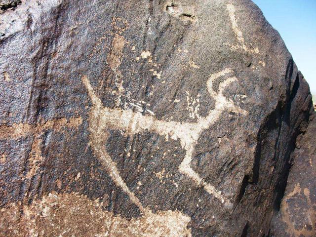 阴山岩画01阴山岩画02阴山岩画03说到这里,你可能很纳闷——你说的我