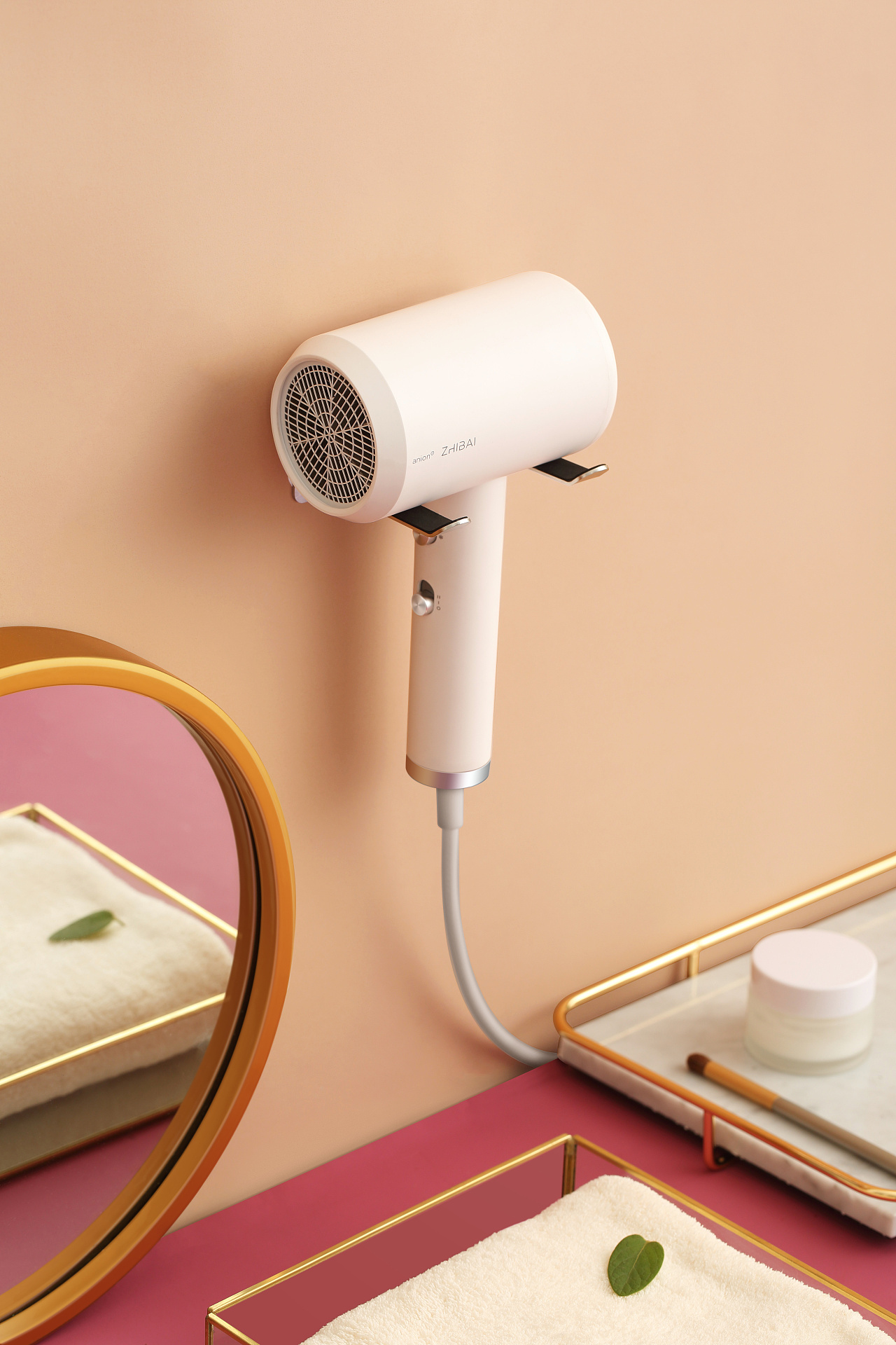 直白吹风机场景创意图与视频