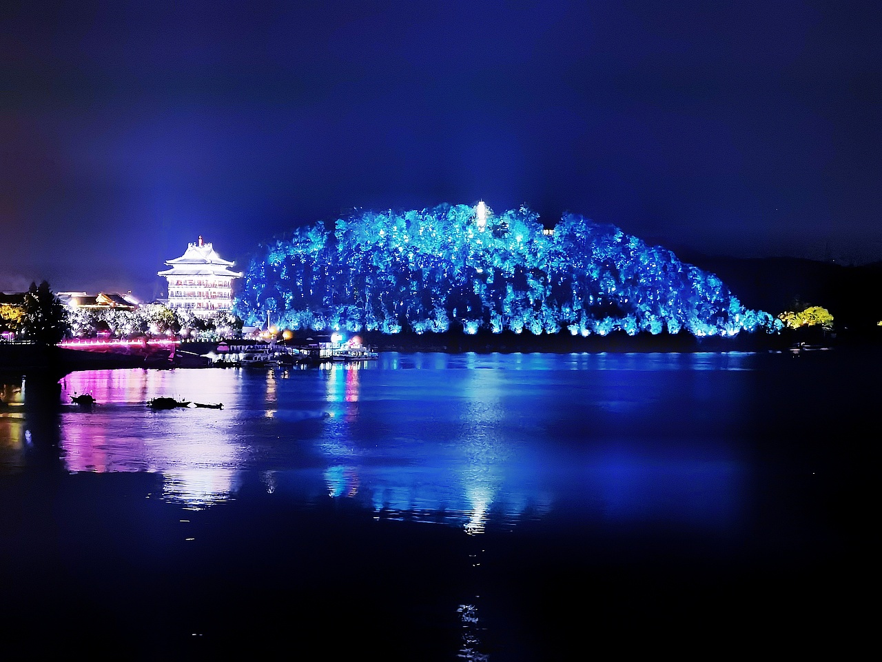 富春江江滩夜景