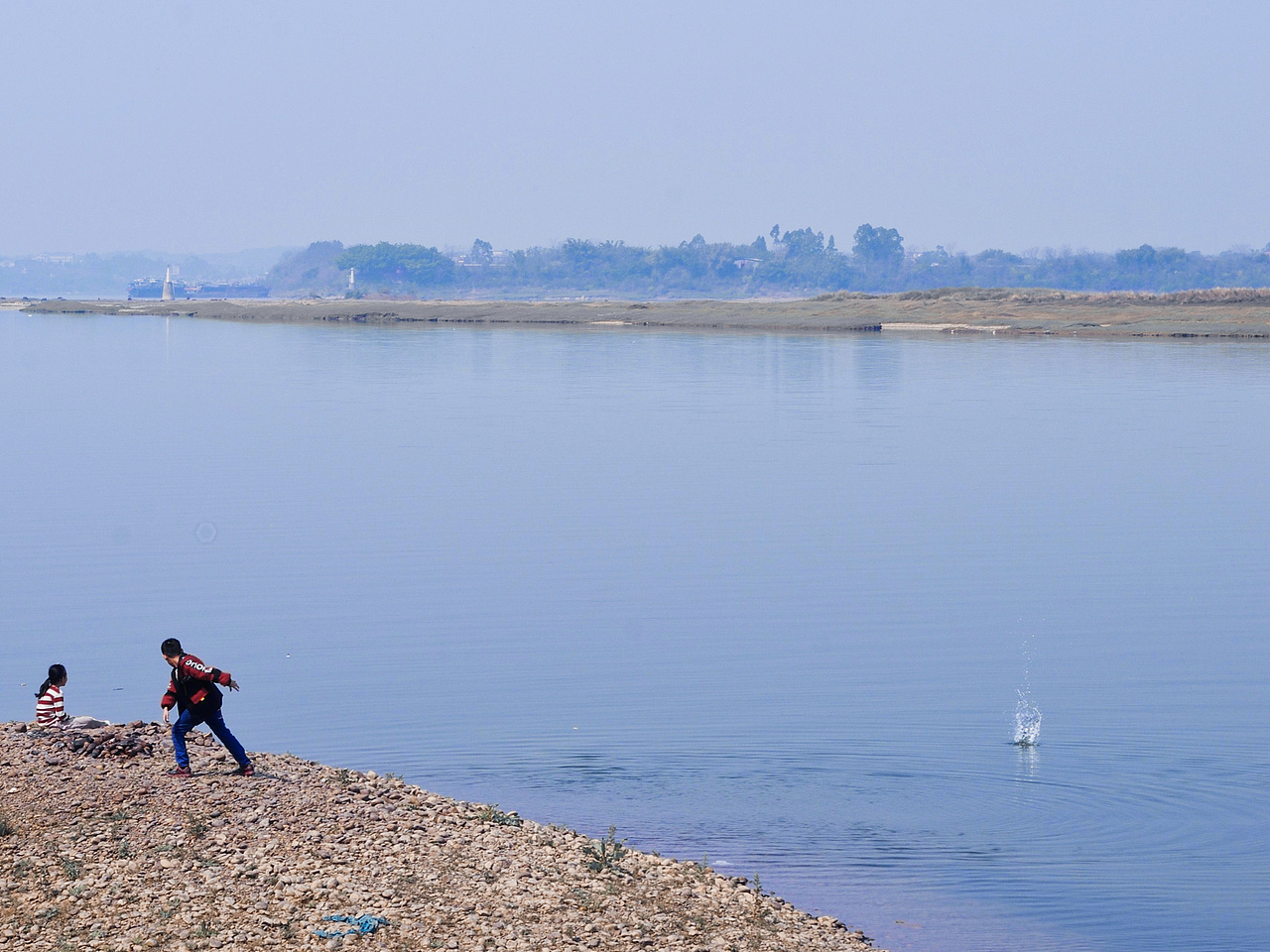 《平静而美好》