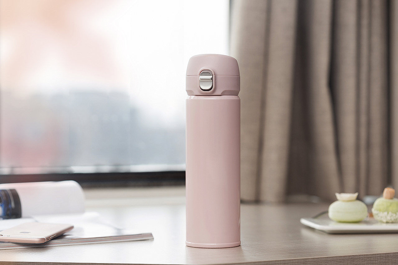 泰度弹跳盖杯拍摄。