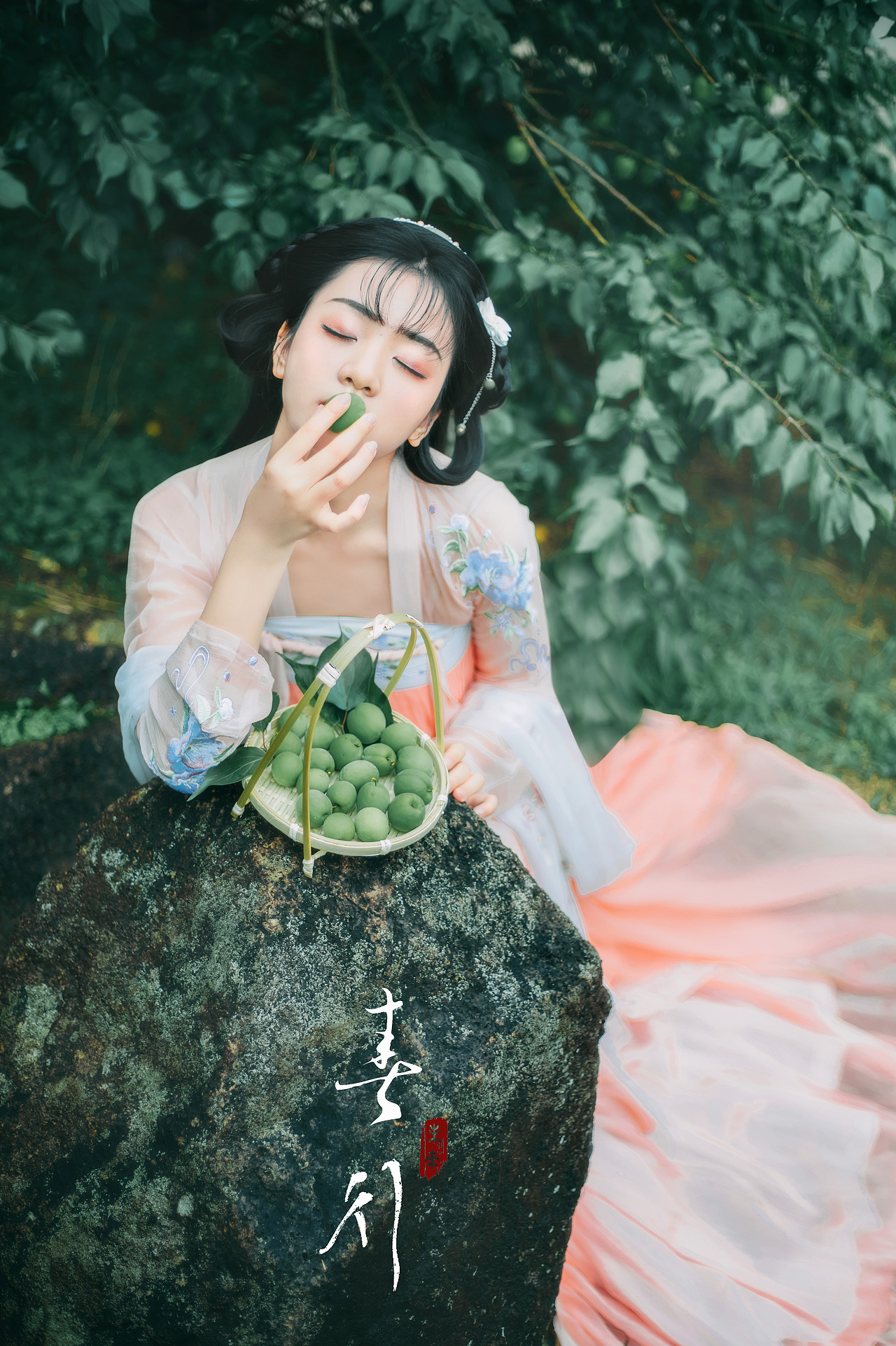 分享收藏春园标签汉服古风下雨美人青梅添加表情喀什的天空摄影-人文