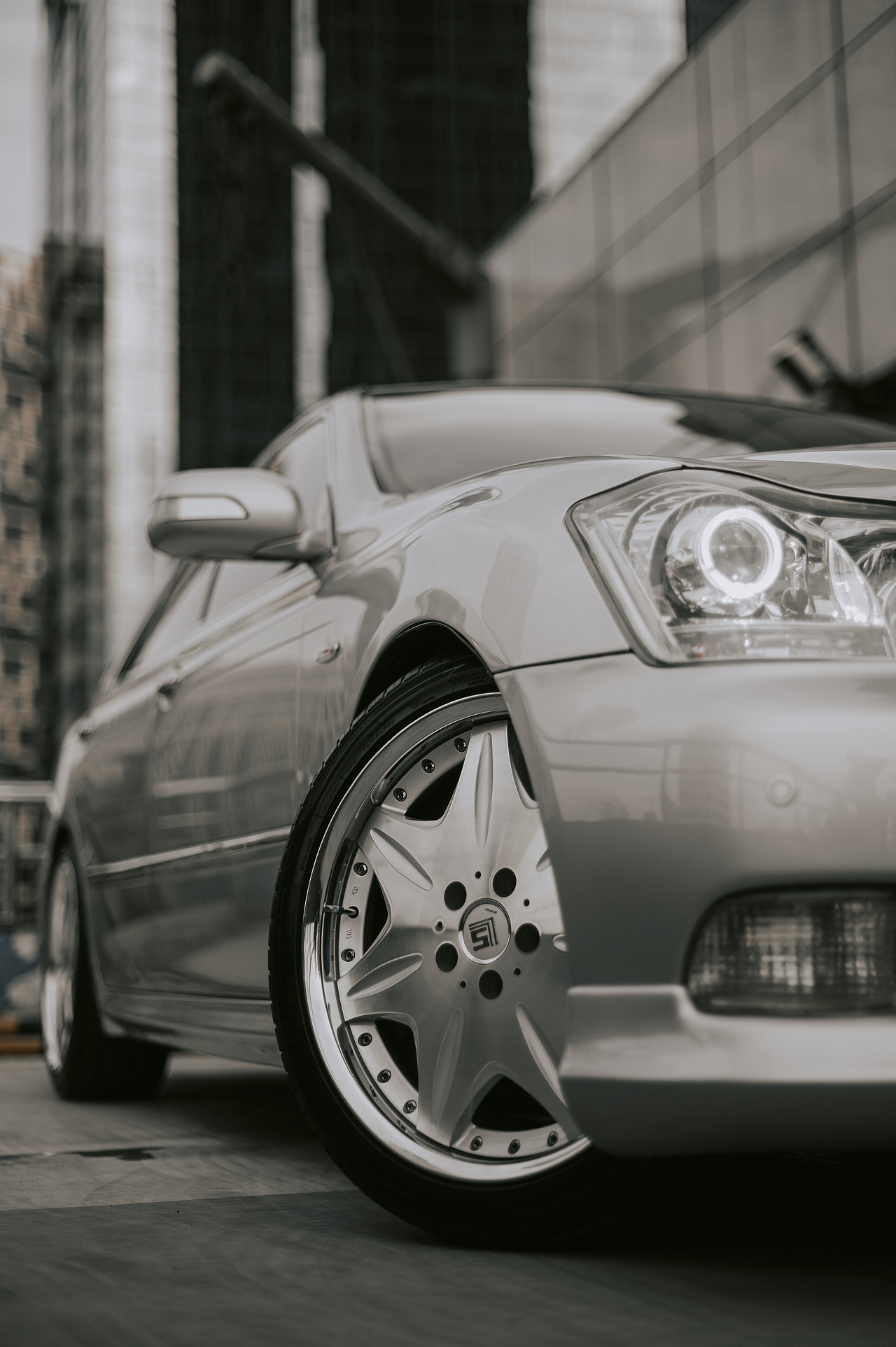 《褪去-12代丰田皇冠》_想·享摄影（图ZMjU3NDg1MzM2） - 其他摄影 - 站酷设计师Image想原创素材 - 站酷ZCOOL