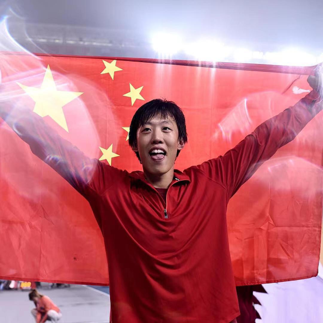身高2米靠性格走红，中国跳高名将张国伟运动生涯回顾