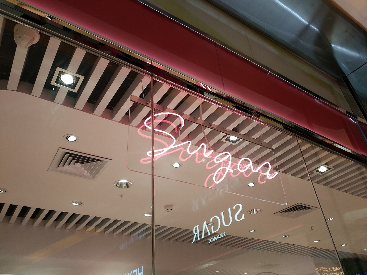 法国 时尚手机品牌 SUGAR brand shop Design