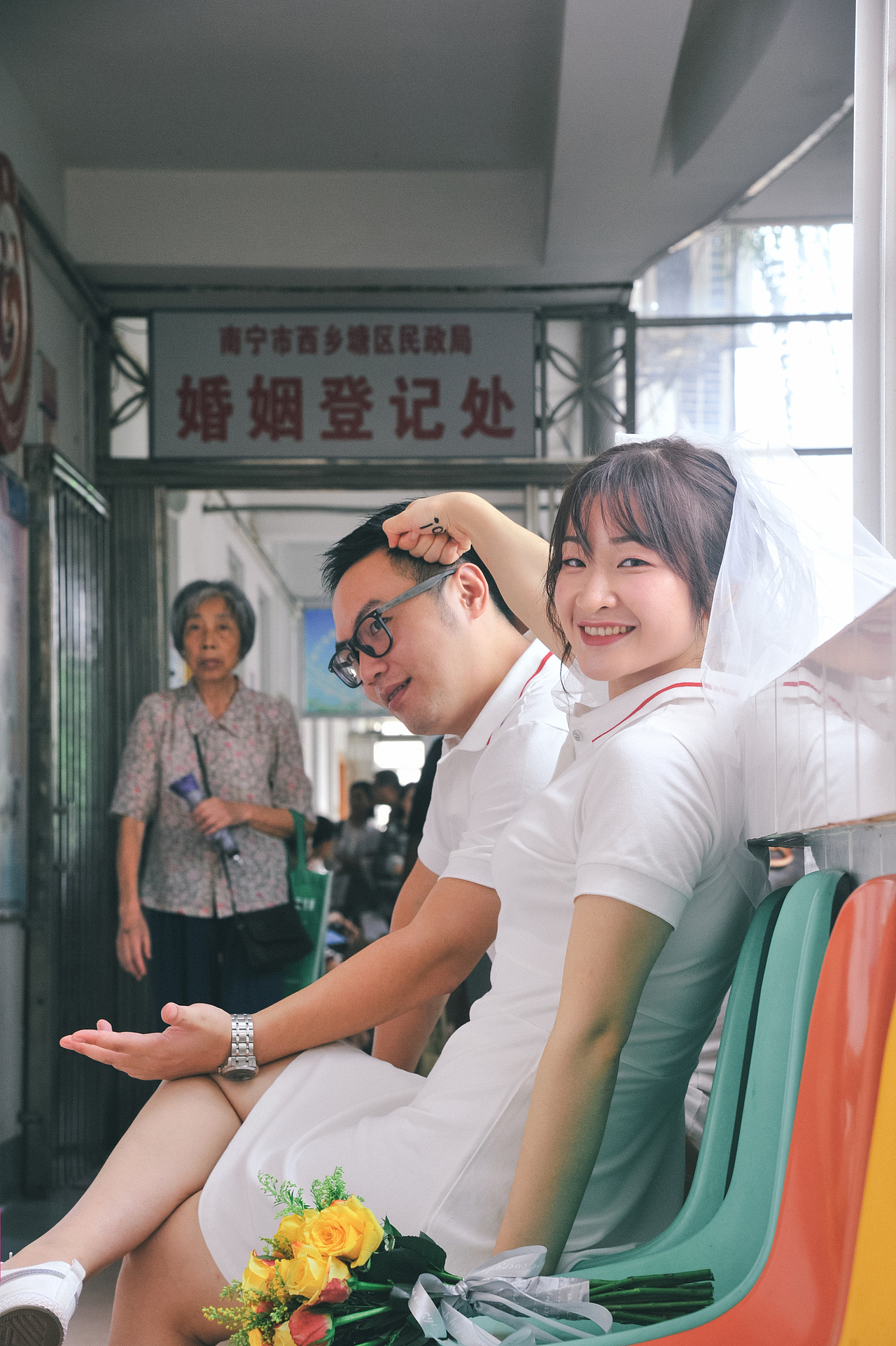 领证跟拍（图ZMTg5ODQxMDQ0） - 人文/纪实摄影 - 站酷设计师莫小白同学原创素材 - 站酷ZCOOL