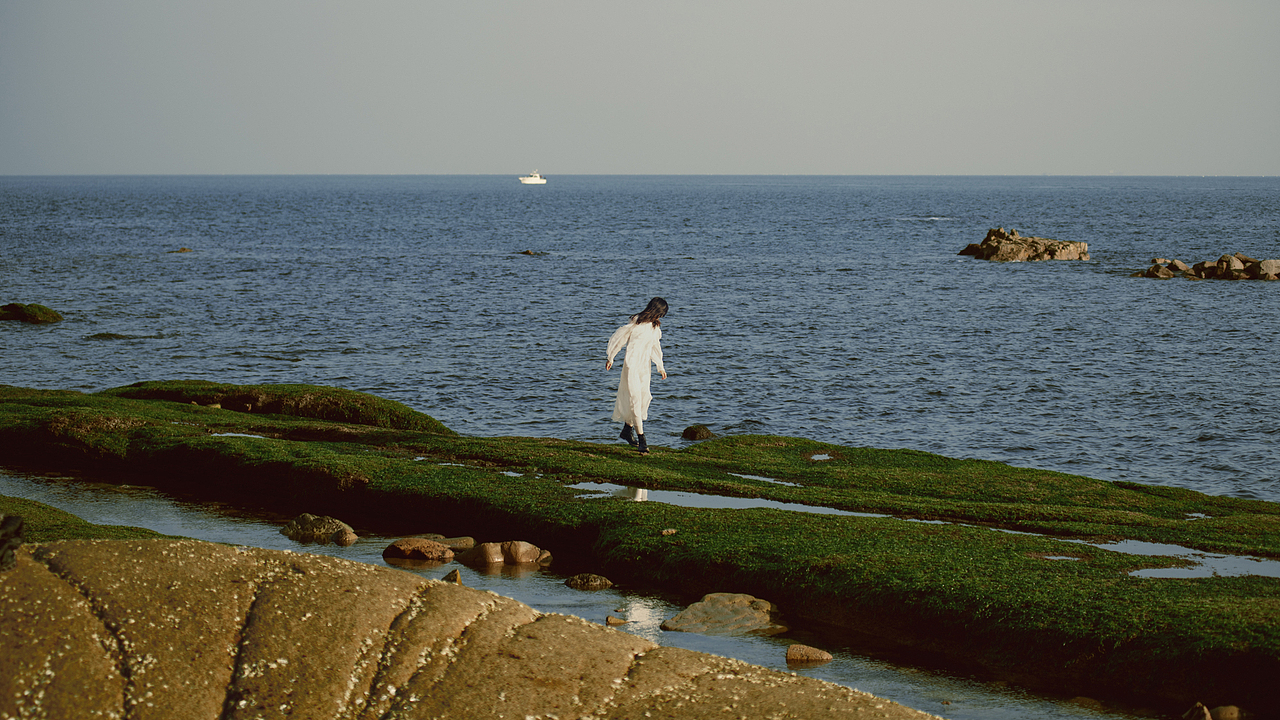 伴着晴空奔向落日