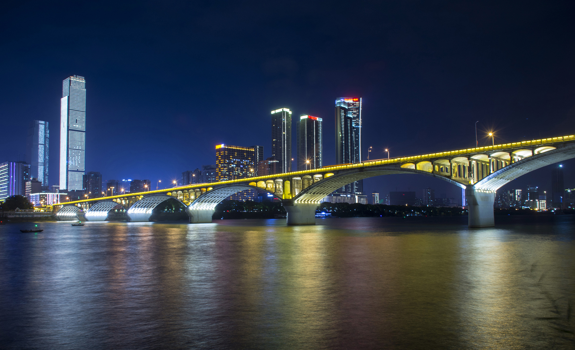 橘子洲眼中的城市