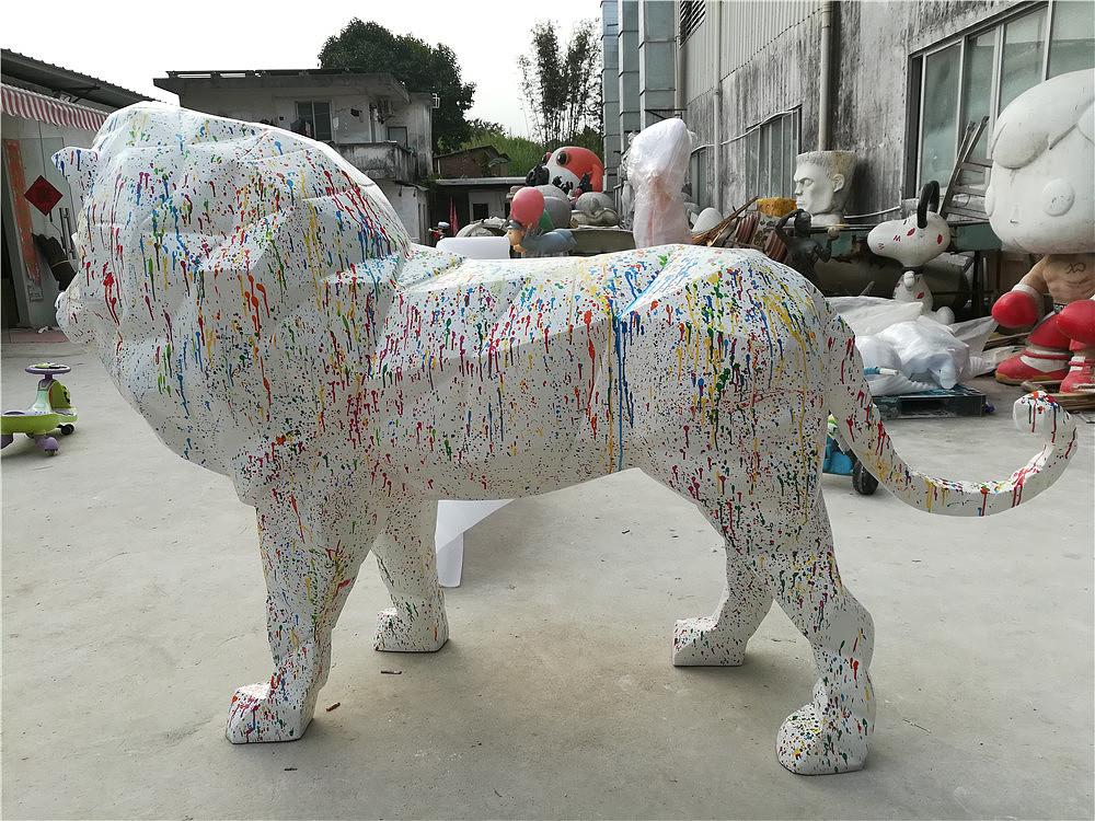 定制玻璃钢防石头狮子雕塑酒店门口景观摆件形象吉祥物