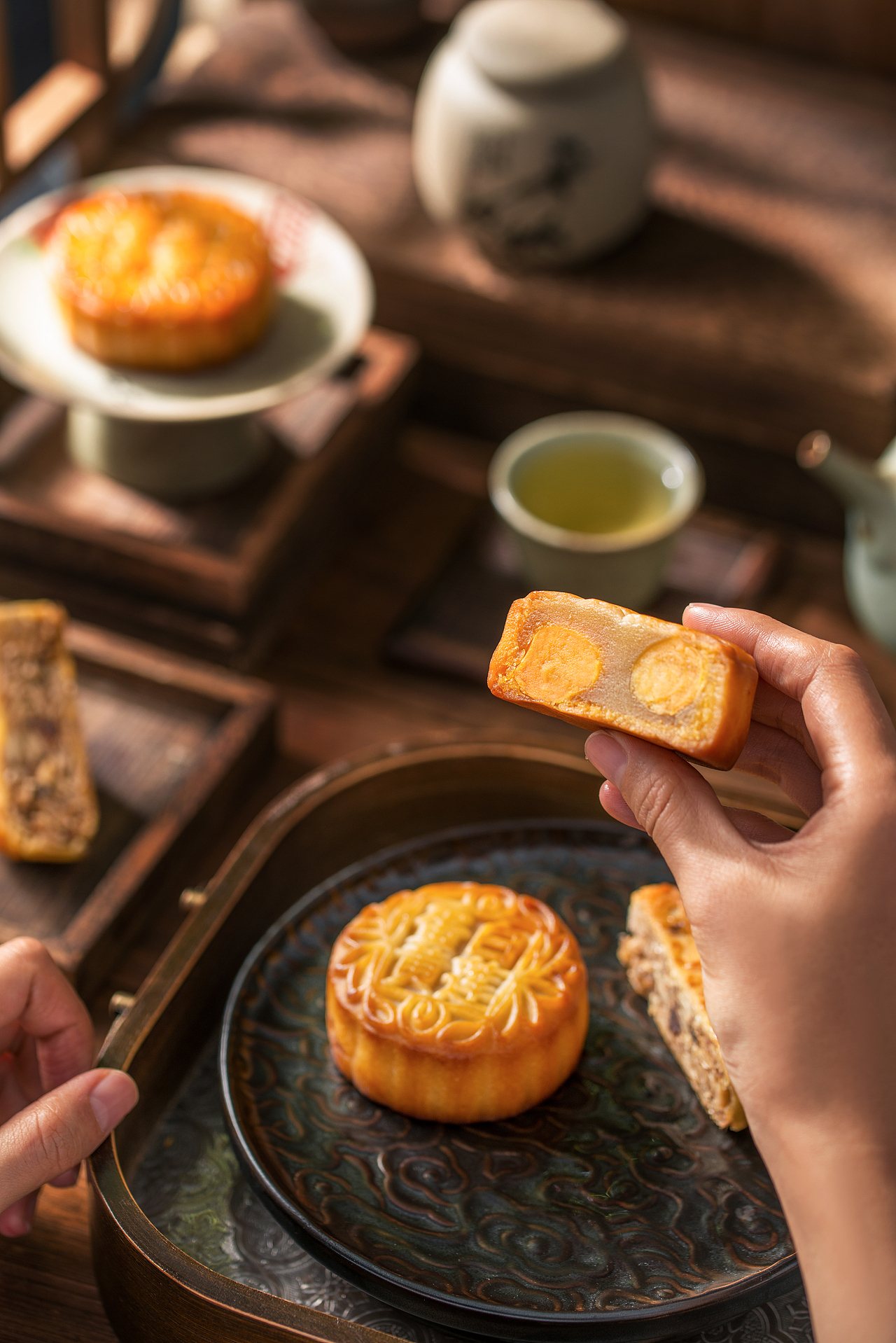 国风广式月饼|中秋月饼中式风格摄影（图ZMzA4NDI4Njg0） - 美食摄影 - 站酷设计师陈摄视觉原创素材 - 站酷ZCOOL