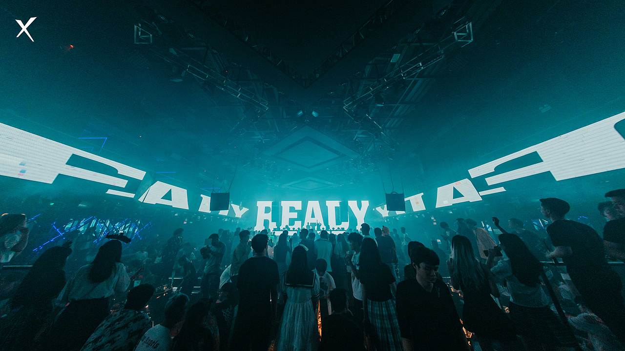 情人节（图ZMjIyMjQxMTMy） - 人像摄影 - 站酷设计师商业摄影师周Sir原创素材 - 站酷ZCOOL