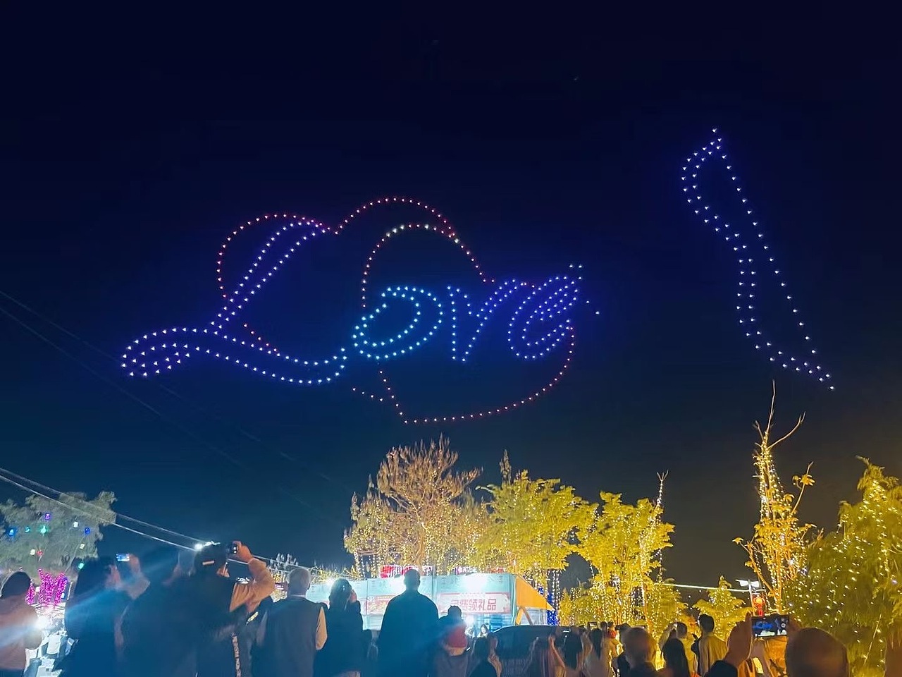 室外编队无人机表演