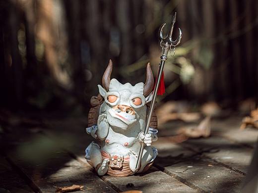 器十二原创手工捏雕牛魔王陶瓷摆件