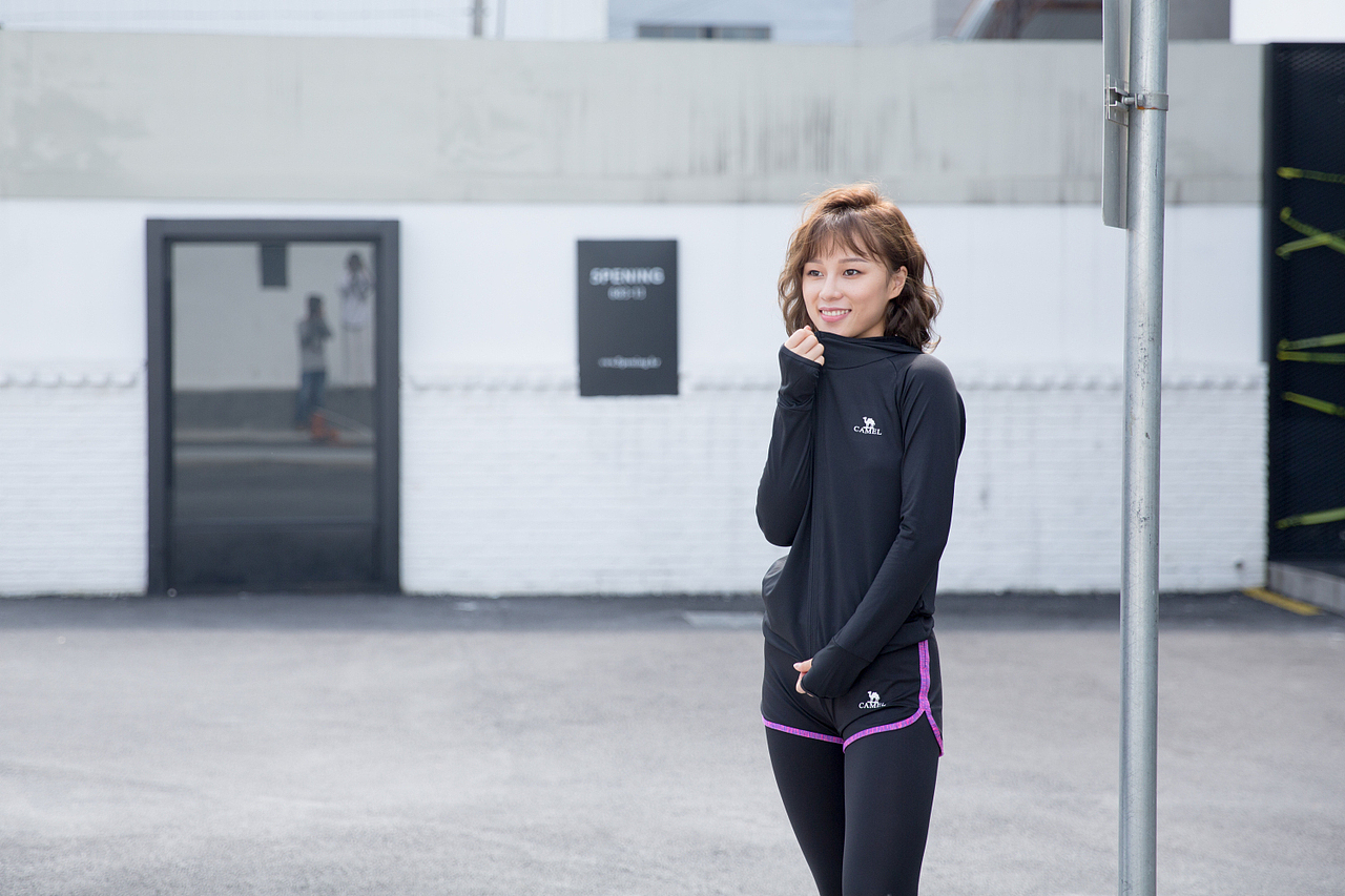 运动挥洒的汗水和那曼妙的曲线