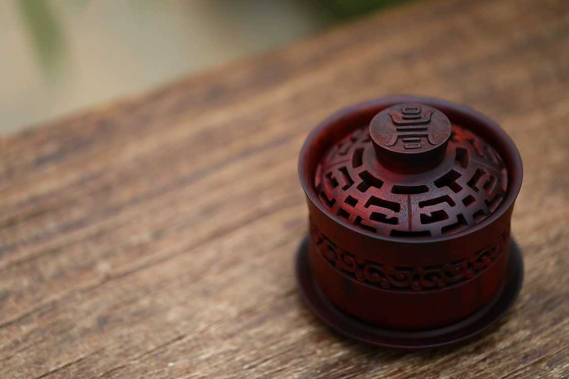 血檀镂空雕刻盖碗型香薰盒