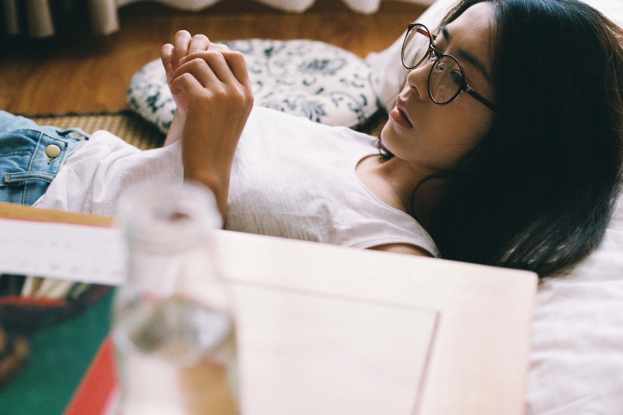 眼镜（图ZNjU2MTgxNTI=） - 人像摄影 - 站酷设计师郑桑原创素材 - 站酷ZCOOL