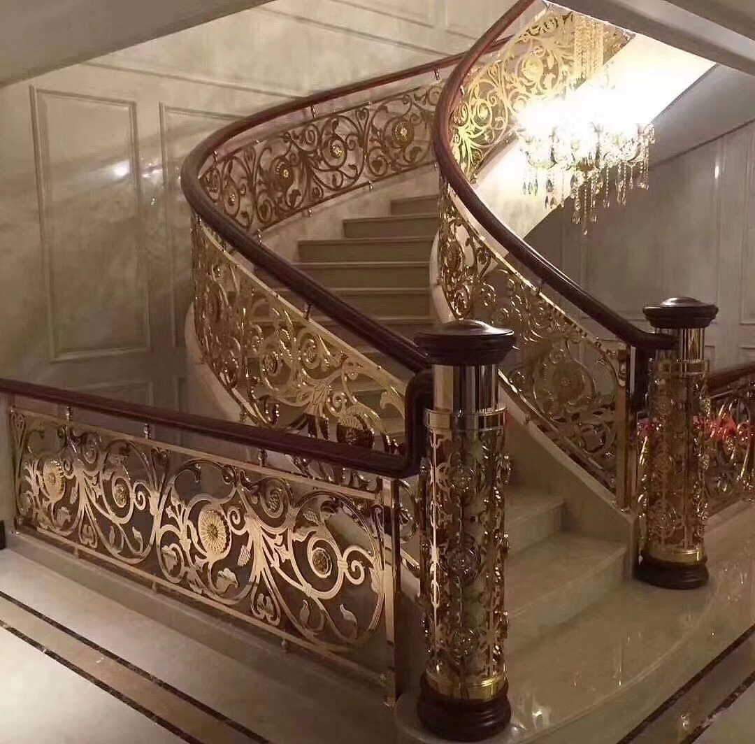 别墅里的楼梯扶手