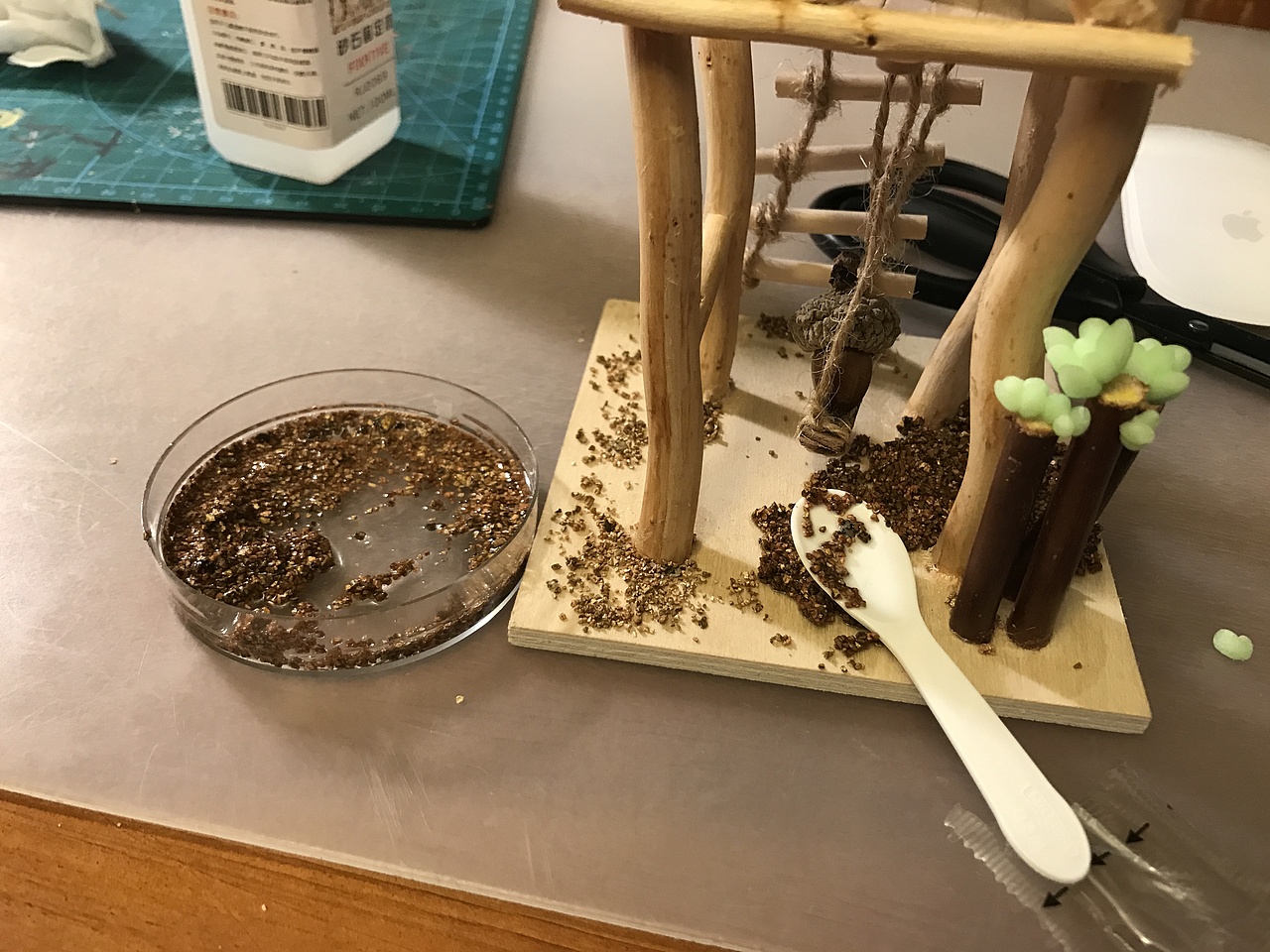 搭配一个小置物架吧