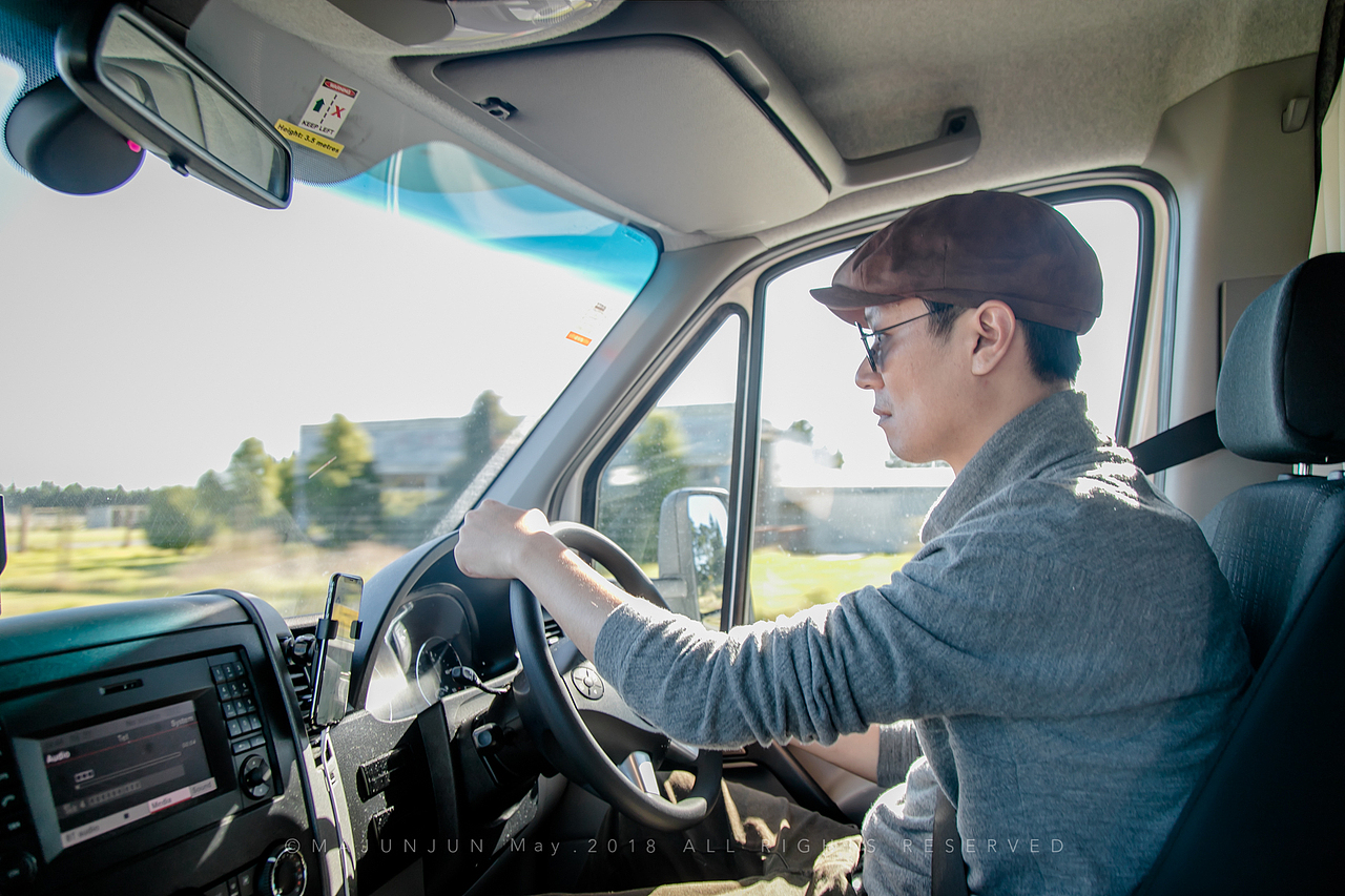 老司机用了半天时间,便熟悉了右舵车的驾驶。