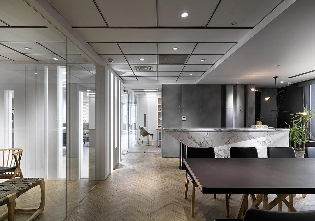 郑州律师办公室装修公司-时尚简约的律师事务所设计图